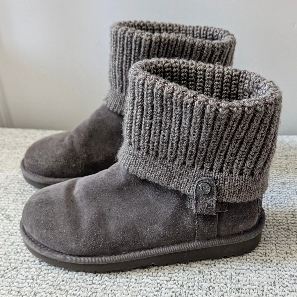 UGG Kids Classic Cuff Knit Suede Boots Dark Grey Charcoal Size 3 Y